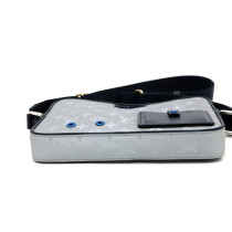 Louis Vuitton Satellite Alpha Messenger Tela Grigia