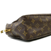 Louis Vuitton Beauty Monogram