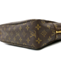 Louis Vuitton Beauty Monogram