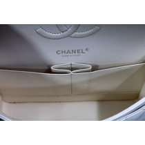 Chanel Classica Media Pelle Bianca