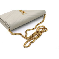 Saint Laurent Pochette avec Chaîne Cassandre Classique en Cuir Grain De Poudre
