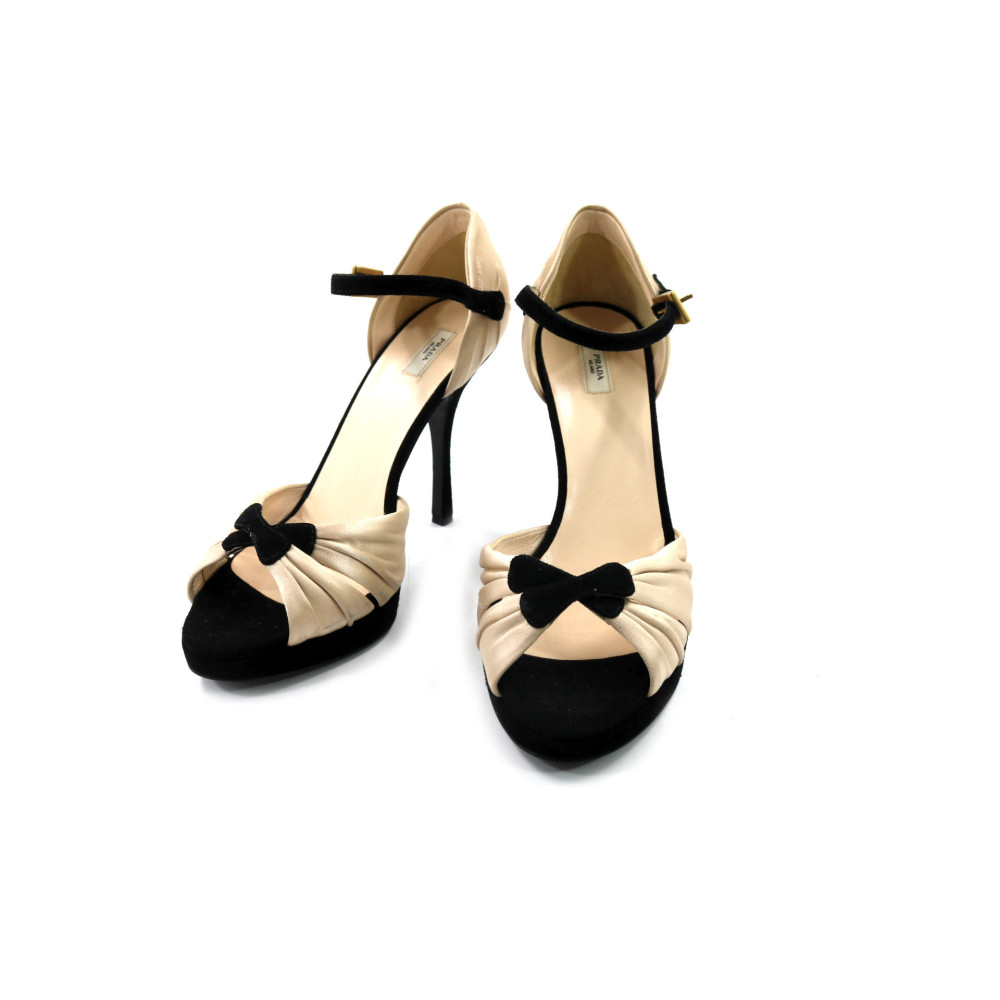 프라다 데콜테 새틴 골드와 블랙