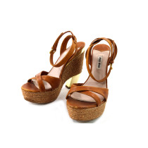 Miu Miu Pumps aus Leder und Seil in Lederfarbe