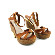 Miu Miu Pumps aus Leder und Seil in Lederfarbe